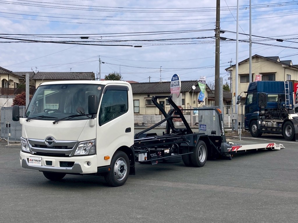 フロント周り、メッキパーツで飾っています。|日野 デュトロ 2KG-XZU722M(2WD)の写真1