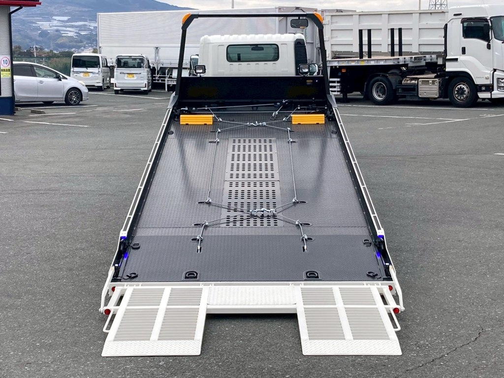 床は鉄板です。|日野 デュトロ 2KG-XZU722M(2WD)の写真8