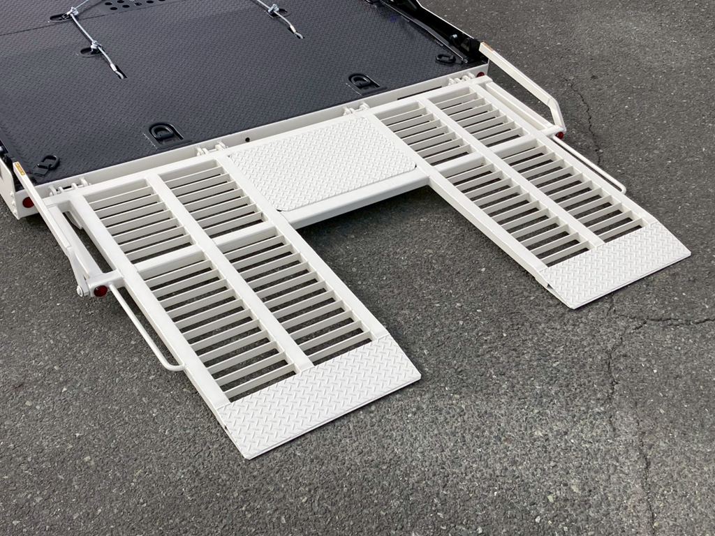 歩みは手動式です。|日野 デュトロ 2KG-XZU722M(2WD)の写真16