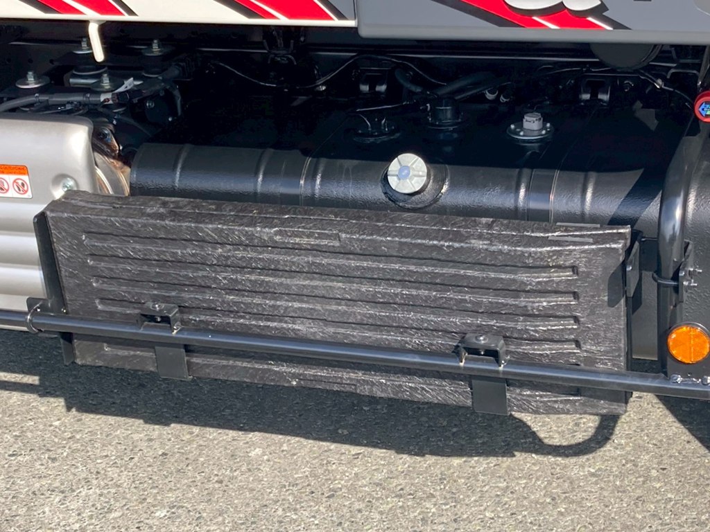 追加で歩み板が付いています。|日野 デュトロ 2KG-XZU722M(2WD)の写真19