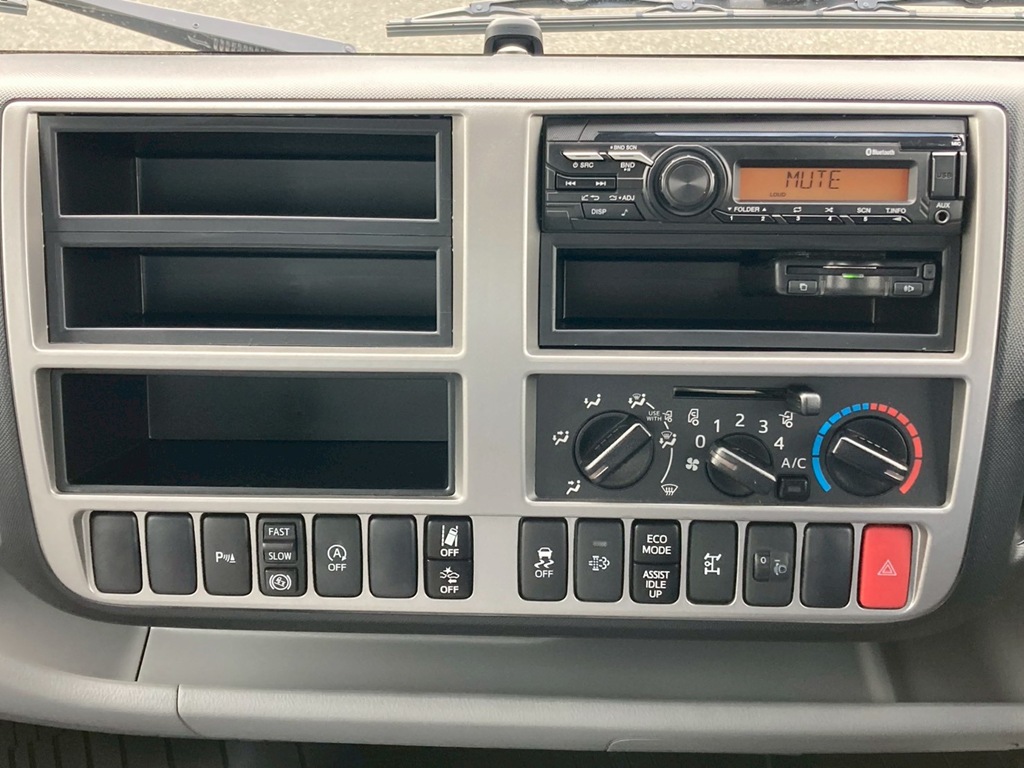 インパネ周りの状態です。|日野 デュトロ 2KG-XZU722M(2WD)の写真24