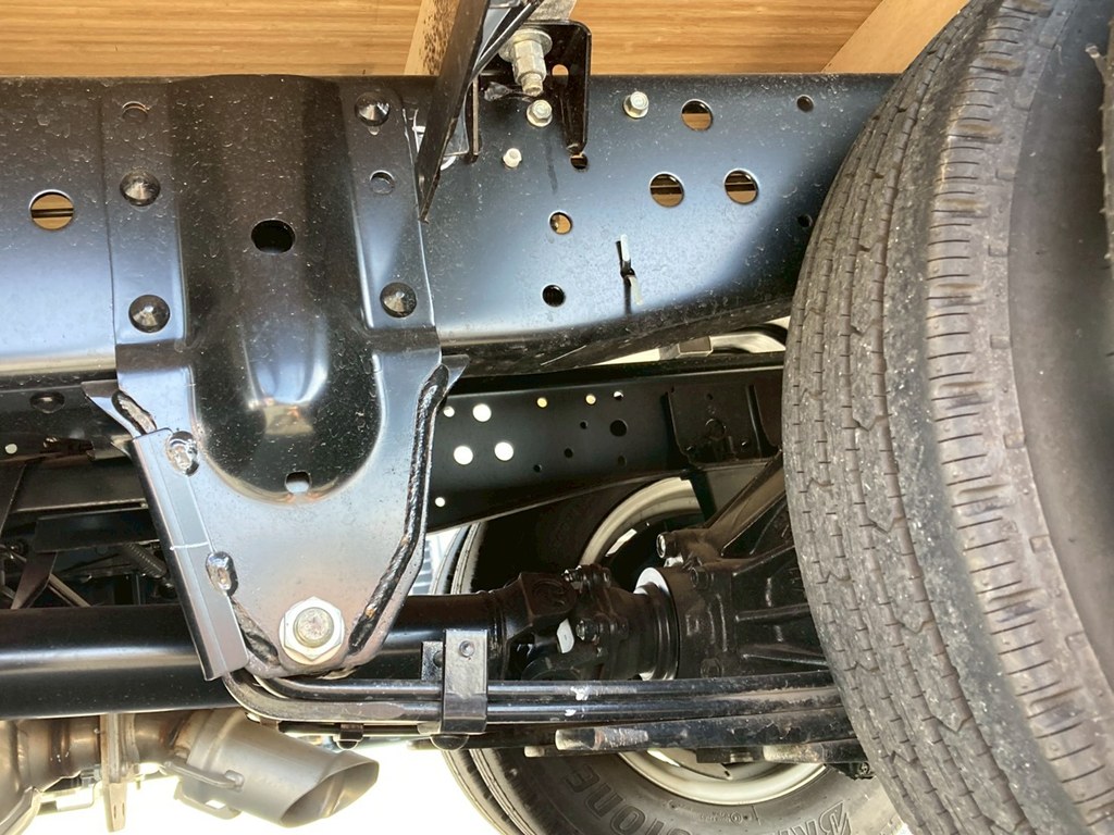 リーフサスです。|いすゞ エルフ 2RG-NJR88AF(2WD)の写真5