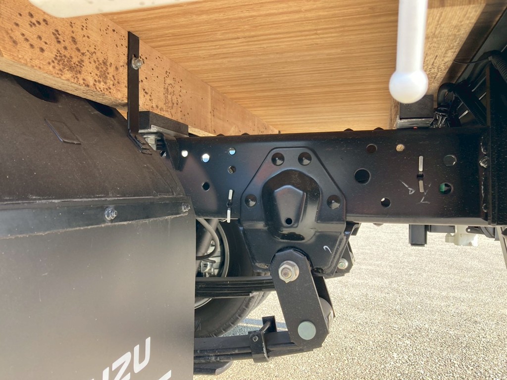 シャーシとネタの状態です。|いすゞ エルフ 2RG-NJR88AF(2WD)の写真6