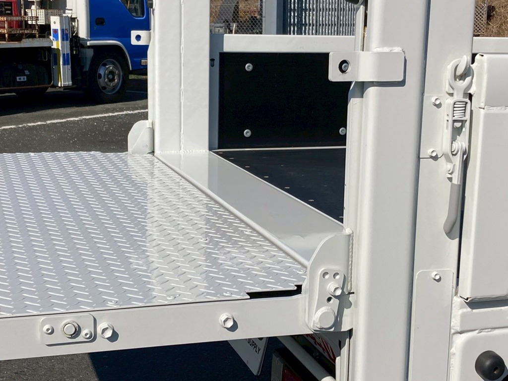 ゲートを上限まで上げた状態です。|いすゞ エルフ 2RG-NJR88AF(2WD)の写真13