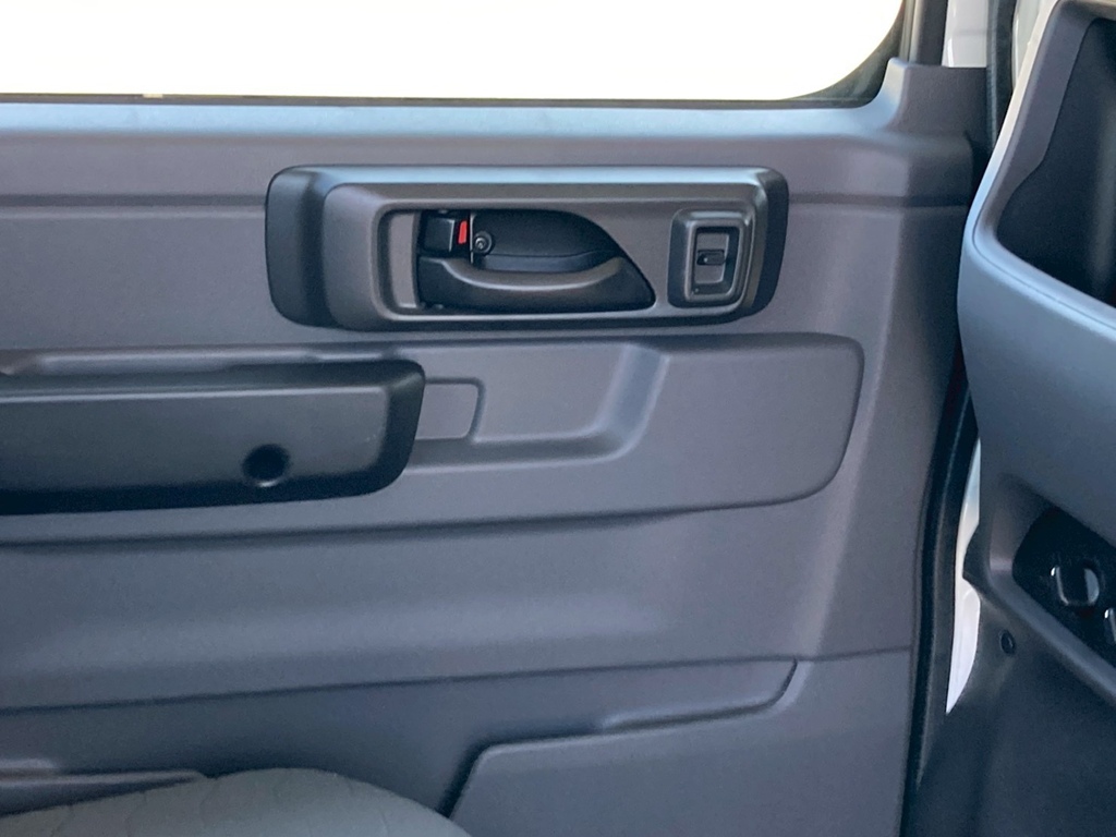 リア側はパワーウィンドウです。|いすゞ エルフ 2RG-NJR88AF(2WD)の写真18