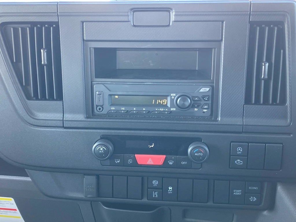 インパネ周りの状態です。|いすゞ エルフ 2RG-NJR88AF(2WD)の写真22