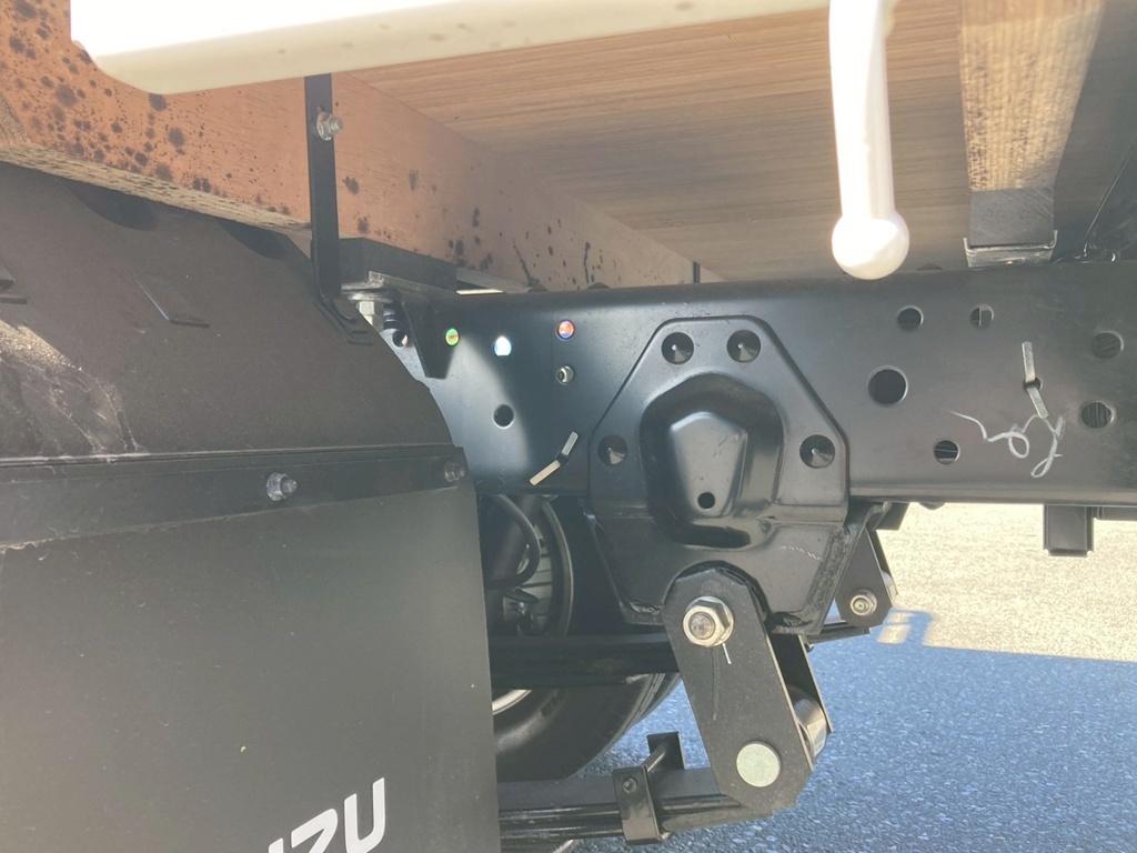 シャーシとネタの状態です。|いすゞ エルフ 2RG-NJR88AF(2WD)の写真6