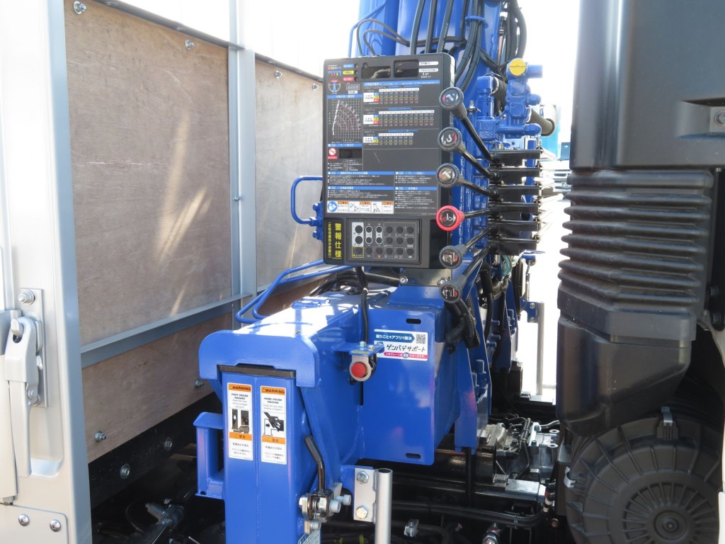 アウトリガーは差し違い式です。|日野 レンジャー 2KG-FE2ACAの写真10