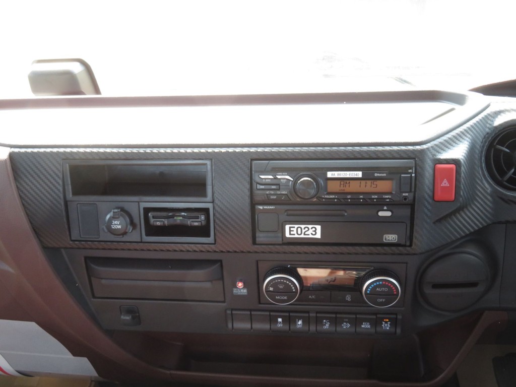 インパネ周りの状態です。|日野 レンジャー 2KG-FE2ACAの写真17