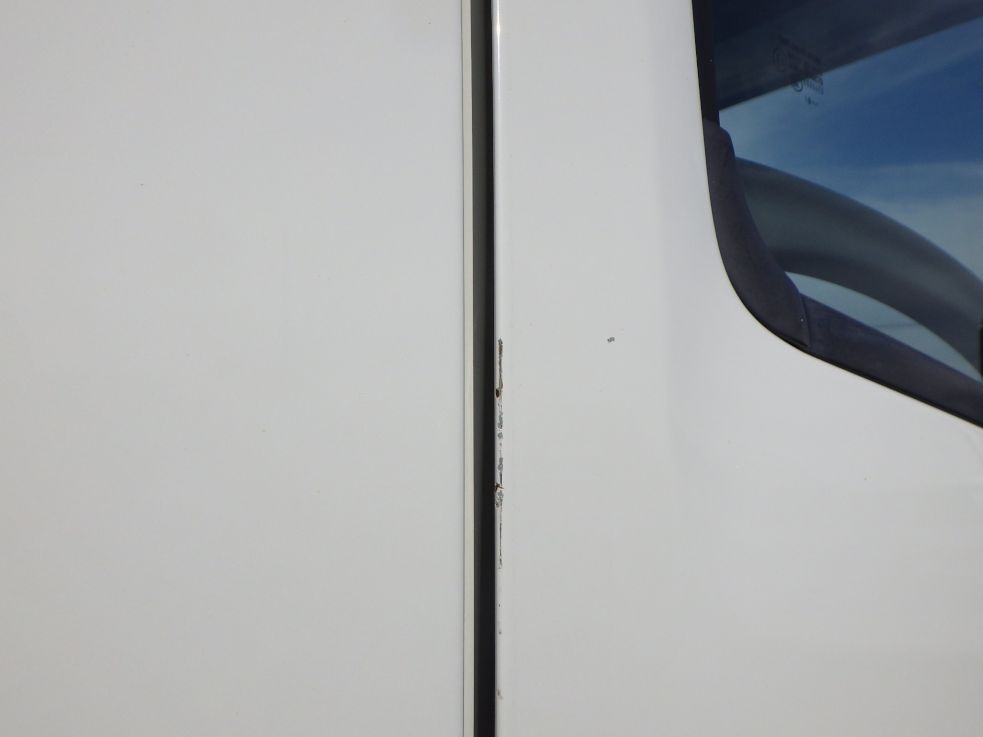 運転席側ドアにキズ・サビがあります。|いすゞ エルフ TPG-NPR85N(2WD)の写真50