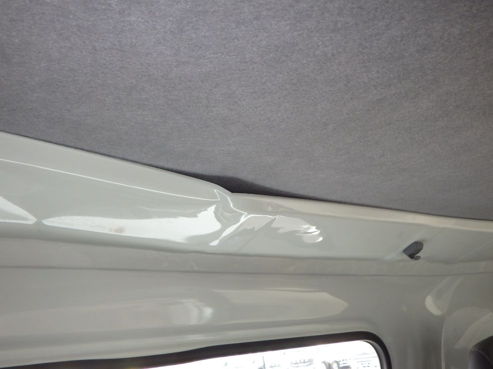 キャブ内後方に曲がりがあります。|いすゞ エルフ TPG-NPR85N(2WD)の写真52