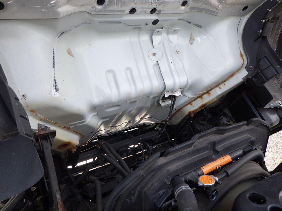 キャブ裏側にサビがあります。|いすゞ エルフ TPG-NPR85N(2WD)の写真54