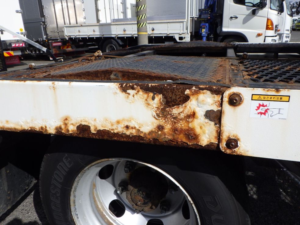 左右のサイドレールに腐食があります。|いすゞ エルフ TPG-NPR85N(2WD)の写真57