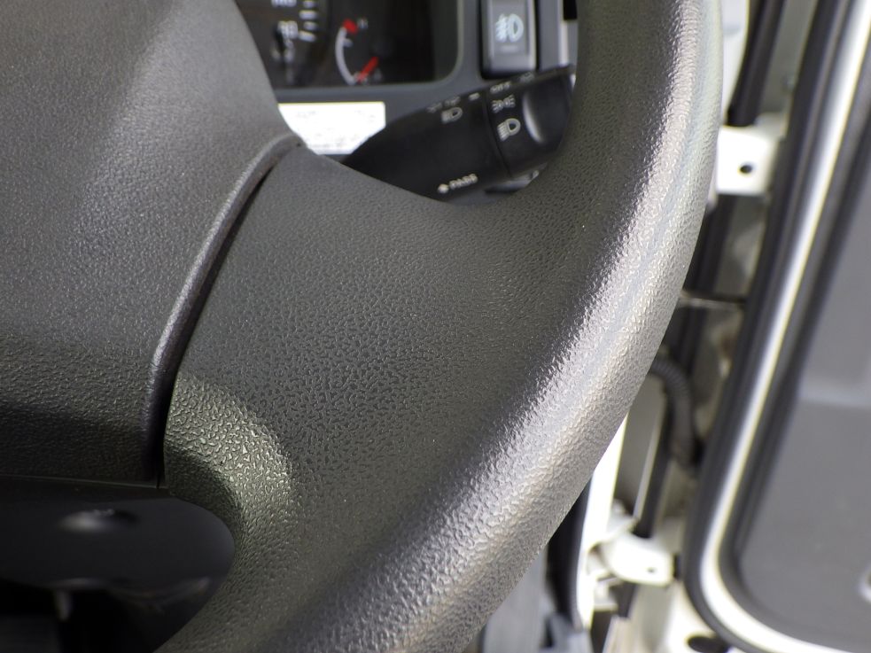 ハンドルにスレがあります。|いすゞ エルフ TPG-NPR85N(2WD)の写真68