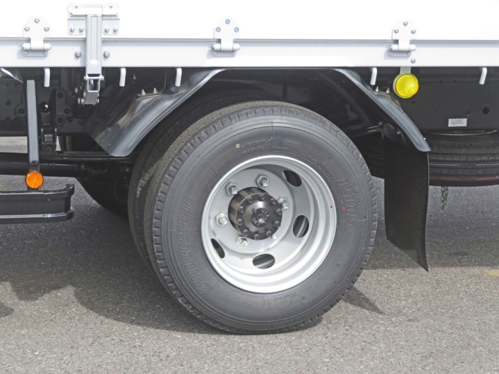 リアフェンダーは樹脂製です。|三菱 ファイター 2KG-FK62F(2WD)の写真24