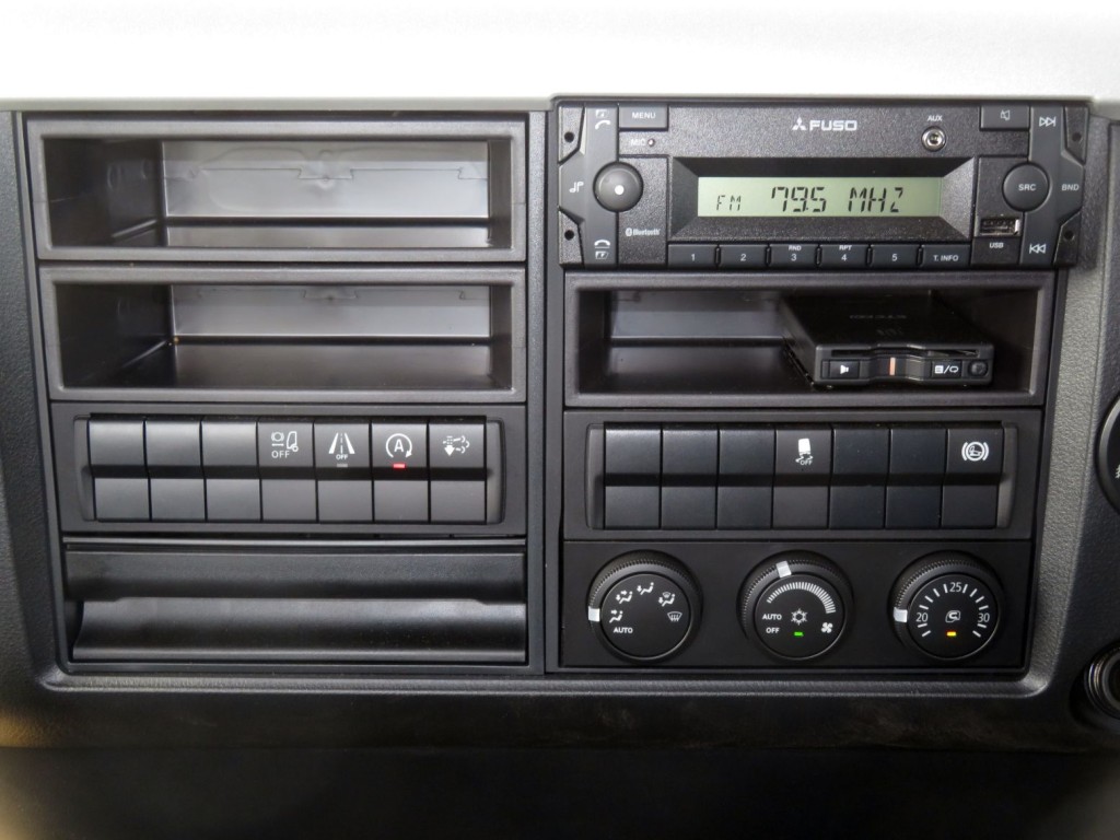 パネル周りの状態です。|三菱 ファイター 2KG-FK62F(2WD)の写真44