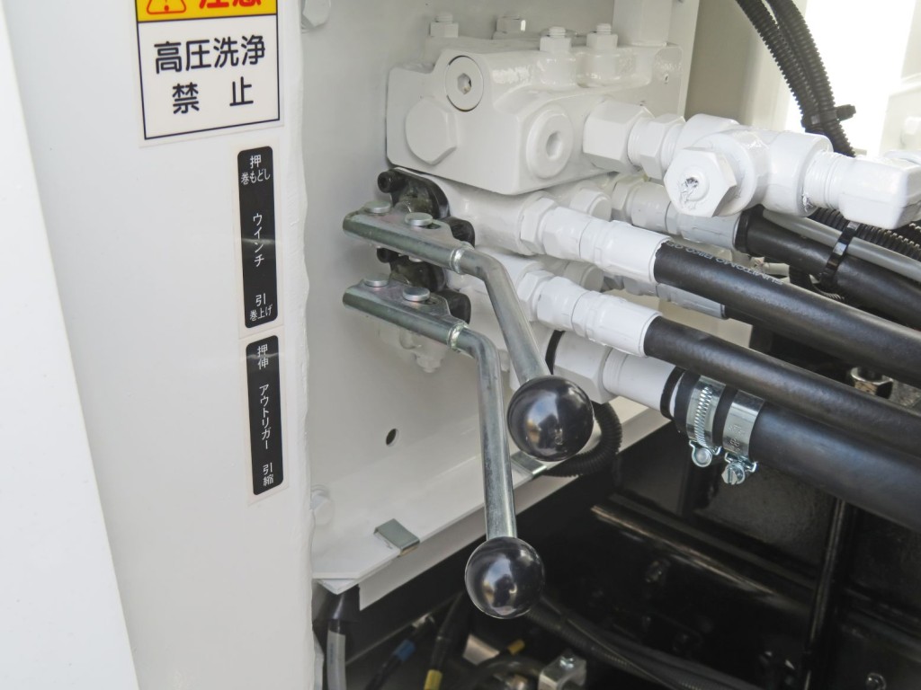 上物操作レバーです。|日野 レンジャー 2DG-GK2ABAの写真17