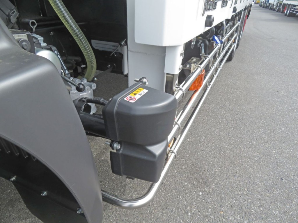 センサーはサイドバンパーより外側に出ています。|日野 レンジャー 2DG-GK2ABAの写真19