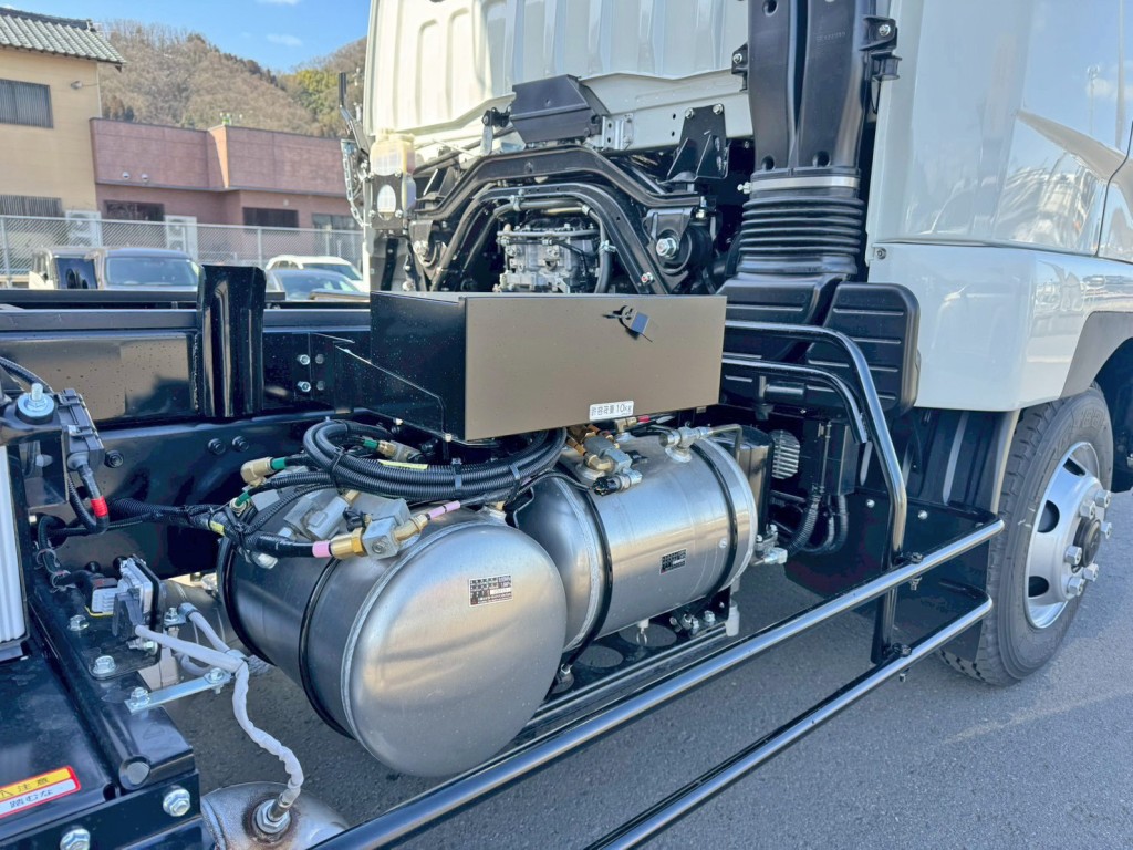 運転席側に工具箱が付いています。|三菱 ファイター 2KG-FK62F(2WD)の写真14