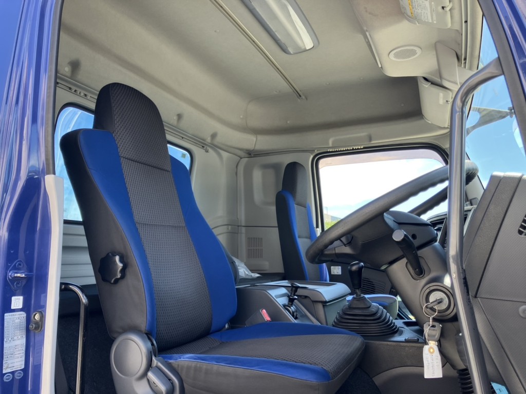 乗車定員は2名です。|いすゞ ギガ QKG-EXD52BDの写真11