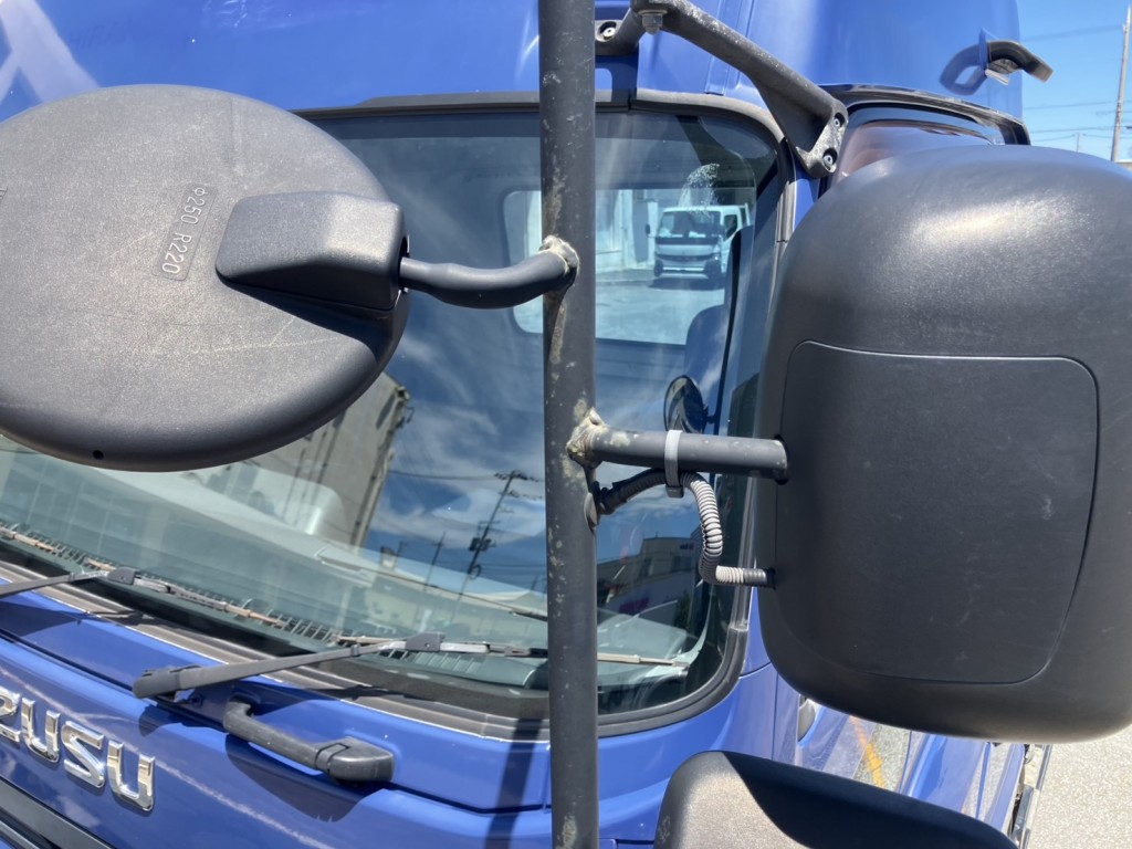 助手席側ミラーステーに、サビがあります。|いすゞ ギガ QKG-EXD52BDの写真33