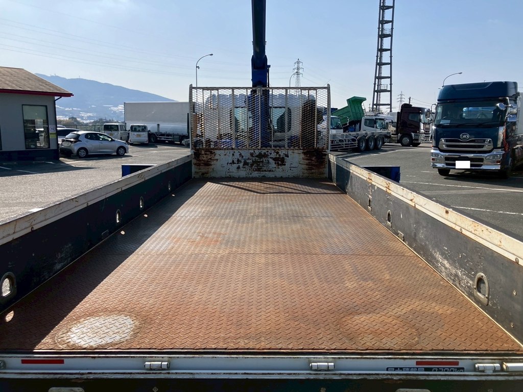 床は縞鉄板張りです。|日野 レンジャー 2PG-FJ2ABAの写真9