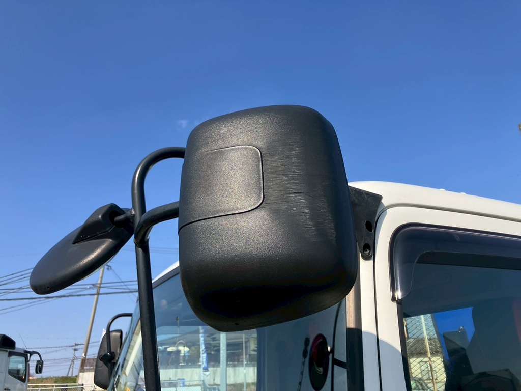 左ミラーにスリ傷があります。|日野 レンジャー 2PG-FJ2ABAの写真17