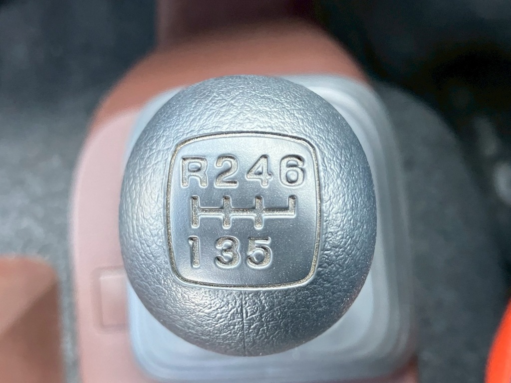 MT6速です。|日野 レンジャー 2PG-FJ2ABAの写真34