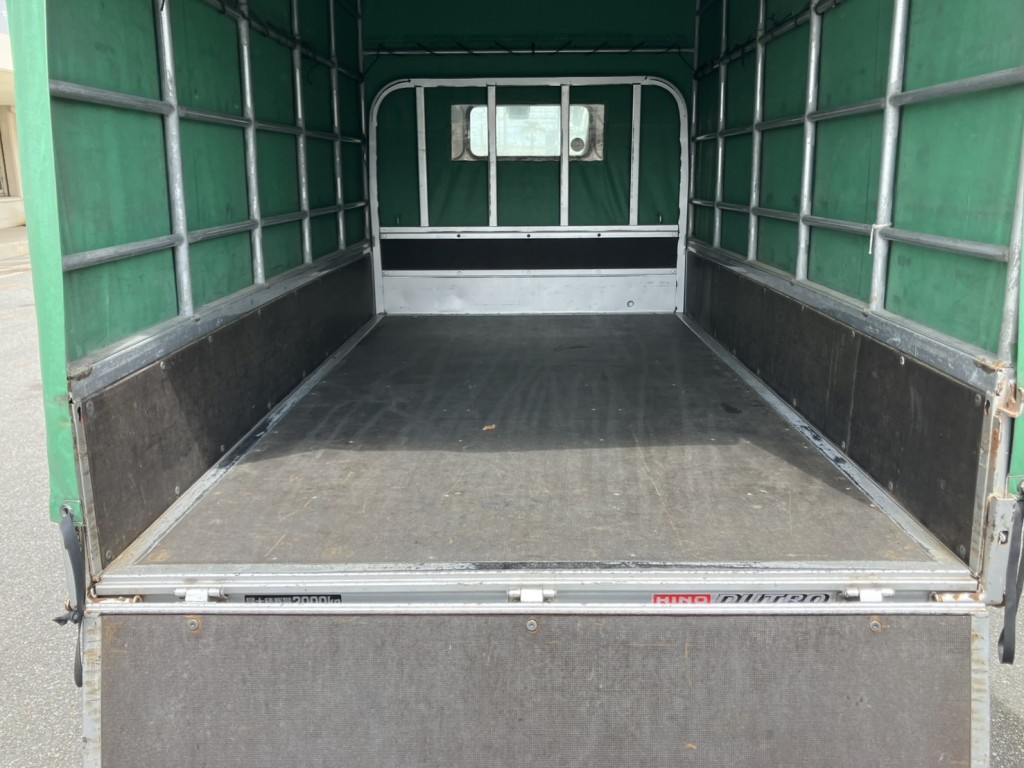 床は板張りです。|日野 デュトロ TKG-XZU605M(2WD)の写真10