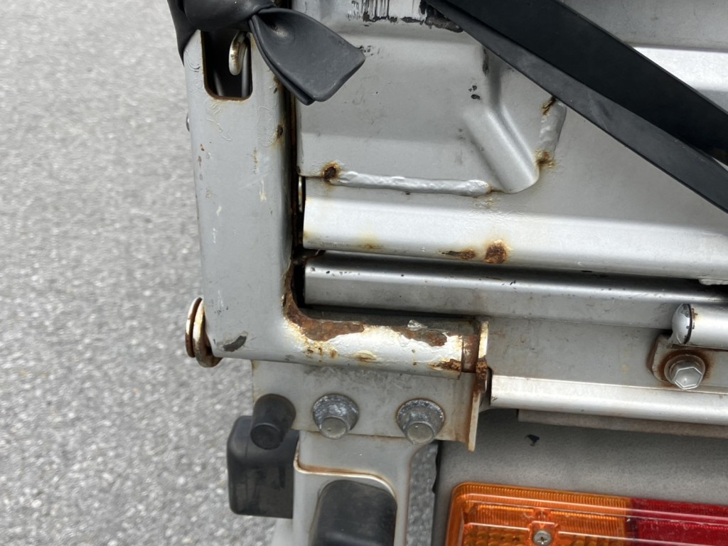 助手席側アオリロックに、サビがあります。|日野 デュトロ TKG-XZU605M(2WD)の写真26