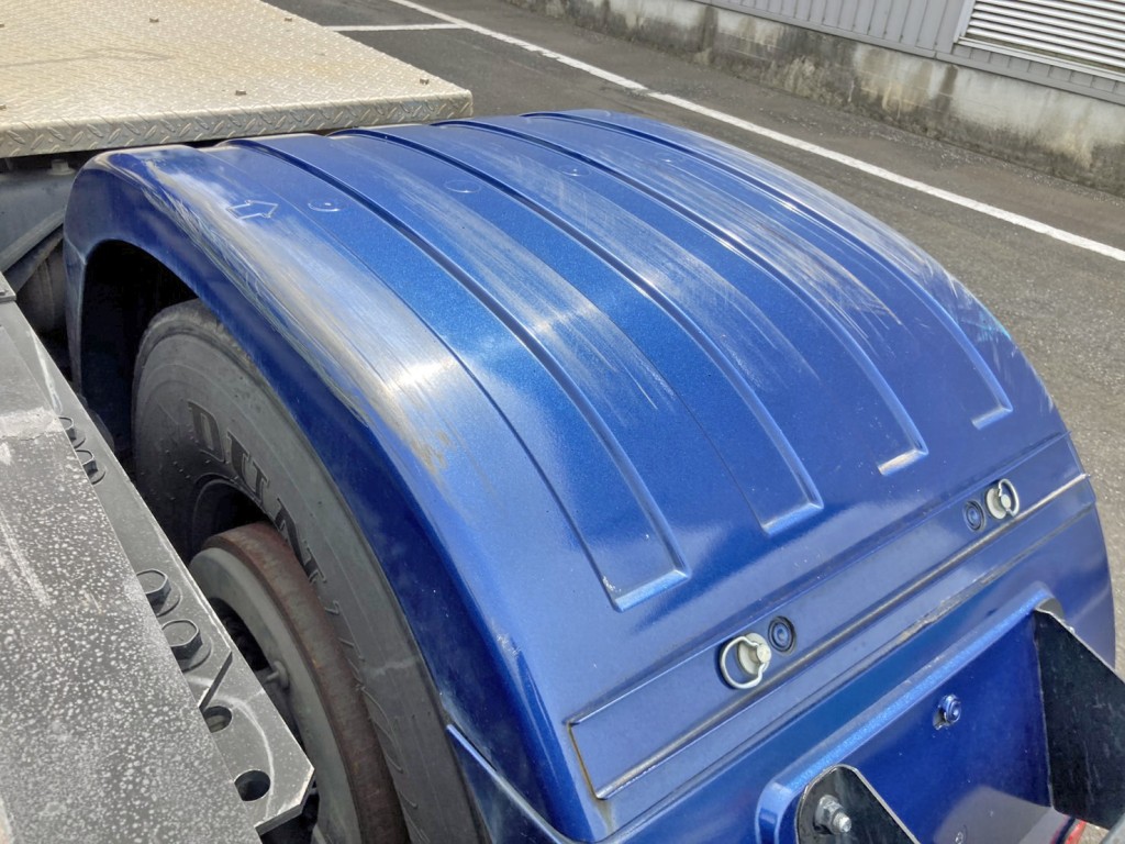 運転席側リヤフェンダー上部に引きキズがあります。(内側)|日野 プロフィア 2DG-SH1EDGGの写真45