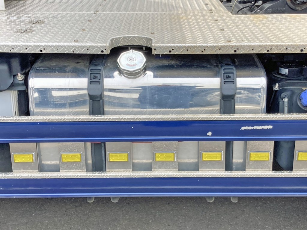燃料タンクは390Lアルミ製です。|日野 プロフィア 2DG-SH1EDGGの写真56