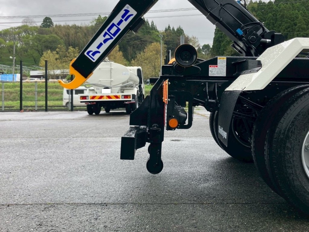 リアジャッキは手動式です。|日野 レンジャー 2PG-FD2ABA(2WD)の写真12