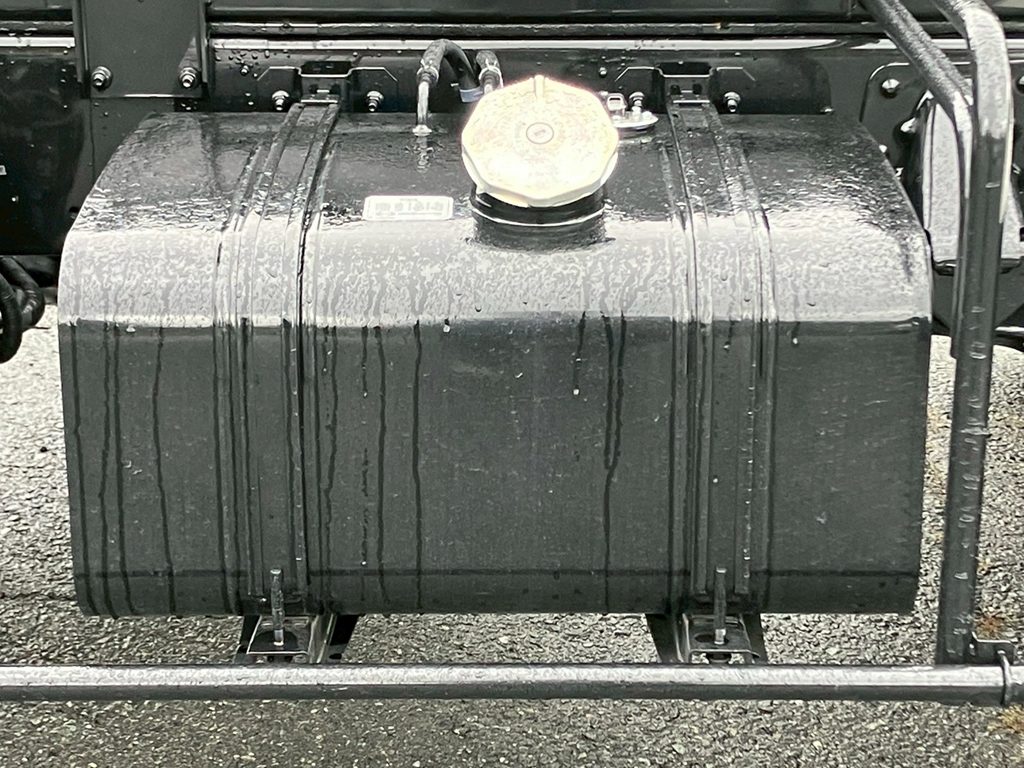 燃料タンクは100Lです。|日野 レンジャー 2PG-FD2ABA(2WD)の写真15