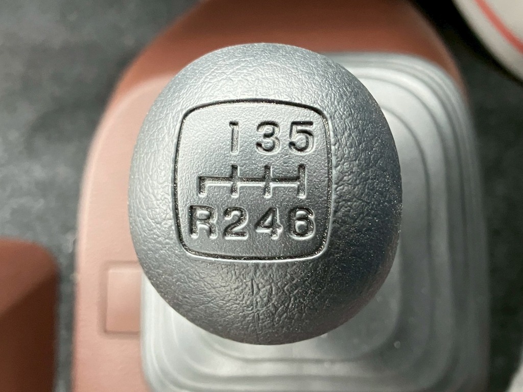MT6速です。|日野 レンジャー 2PG-FD2ABA(2WD)の写真19