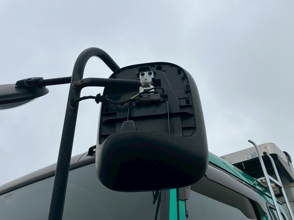 16|いすゞ ギガ QKG-CYM77Aの写真16