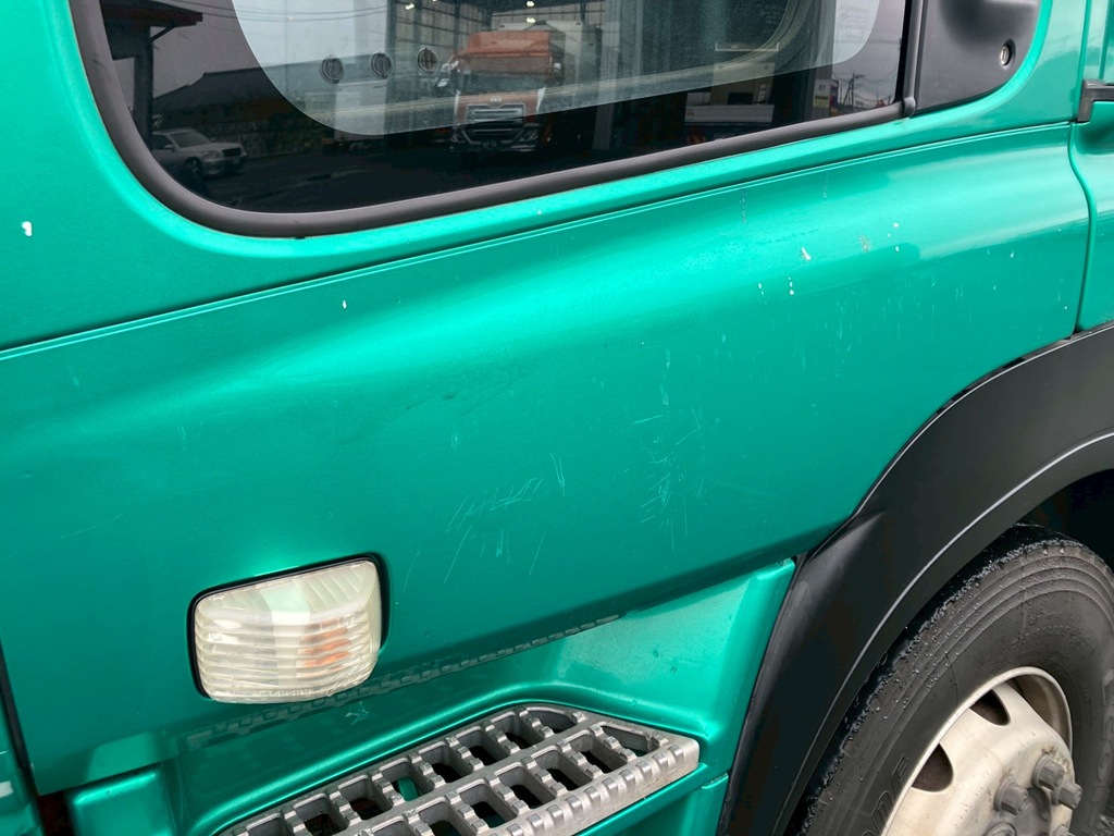 27|いすゞ ギガ QKG-CYM77Aの写真27