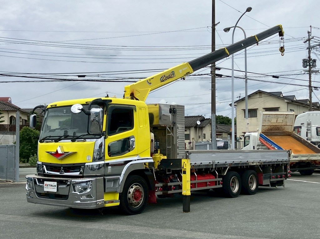 フロント周り、メッキパーツで飾っています。|三菱 スーパーグレート 2PG-FY70HYの写真1