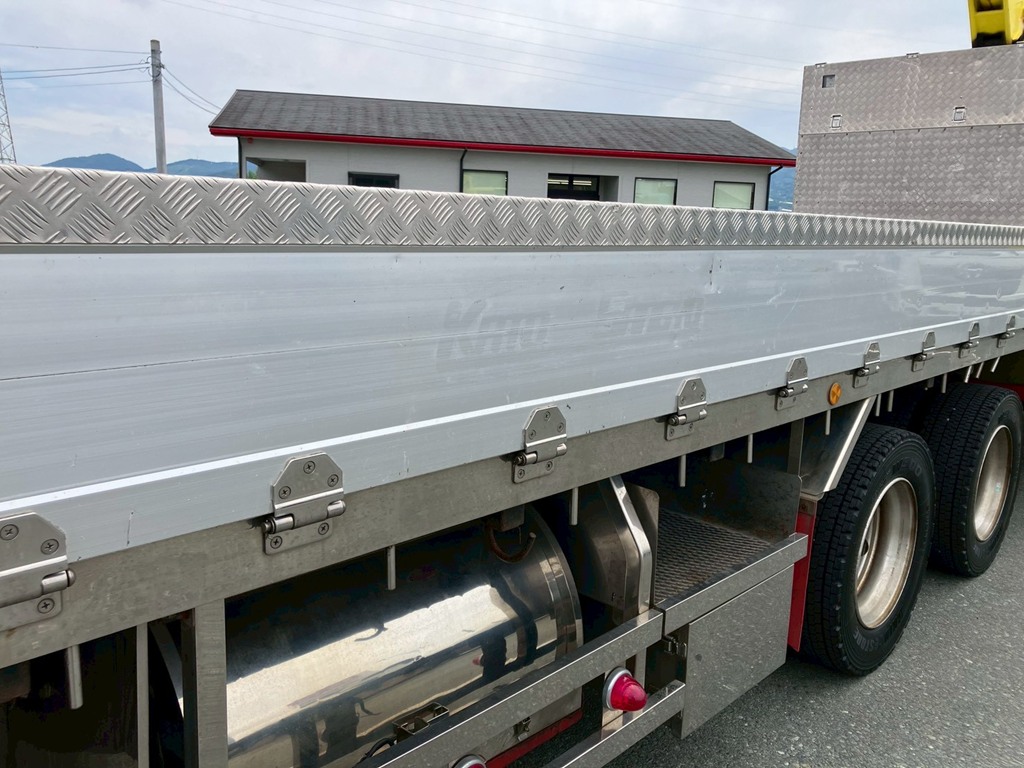 運転席側アオリに看板跡があります。|三菱 スーパーグレート 2PG-FY70HYの写真37