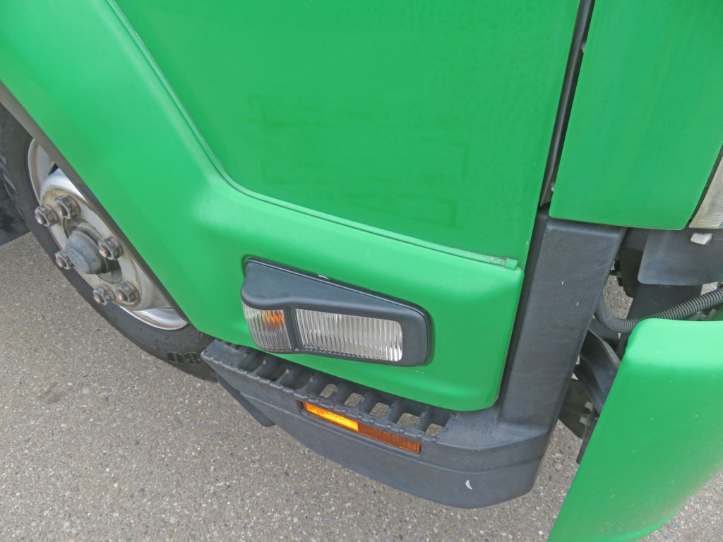 運転席側ドアに看板はがし跡・色あせがあります。|いすゞ フォワード 2RG-FRR90S2(2WD)の写真24