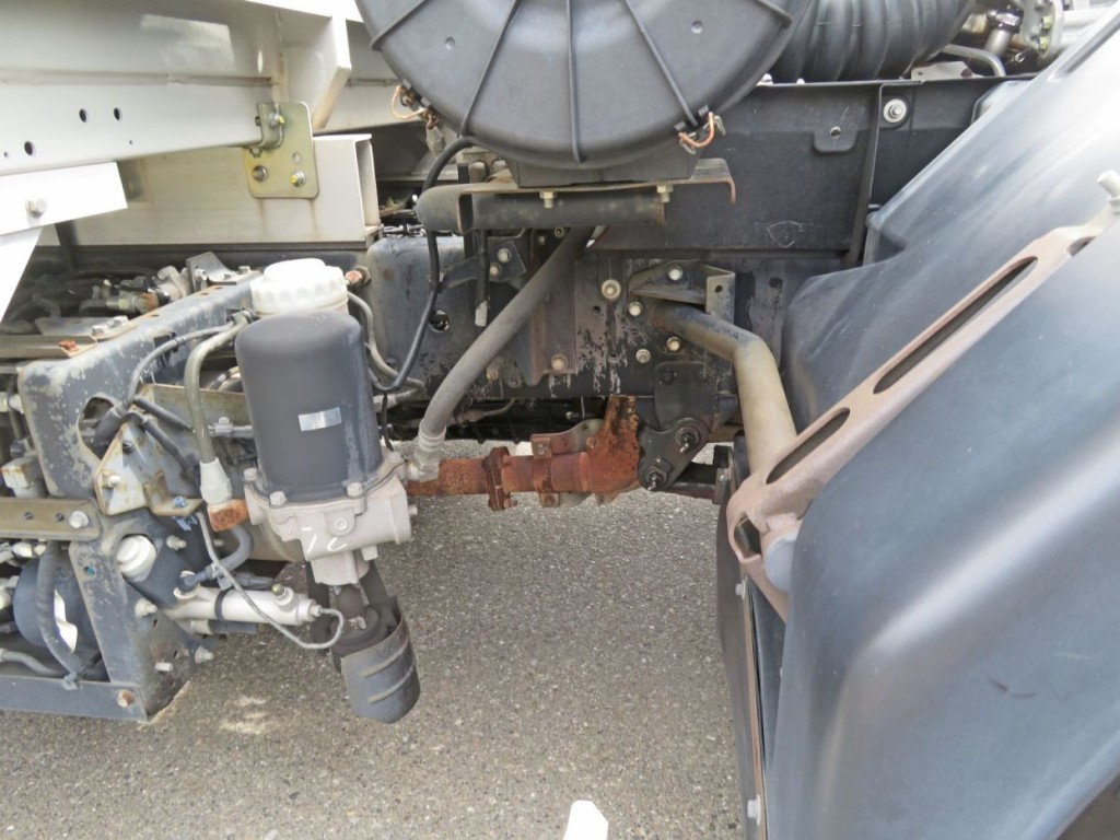 下廻りに軽いサビがあります。|いすゞ フォワード 2RG-FRR90S2(2WD)の写真35