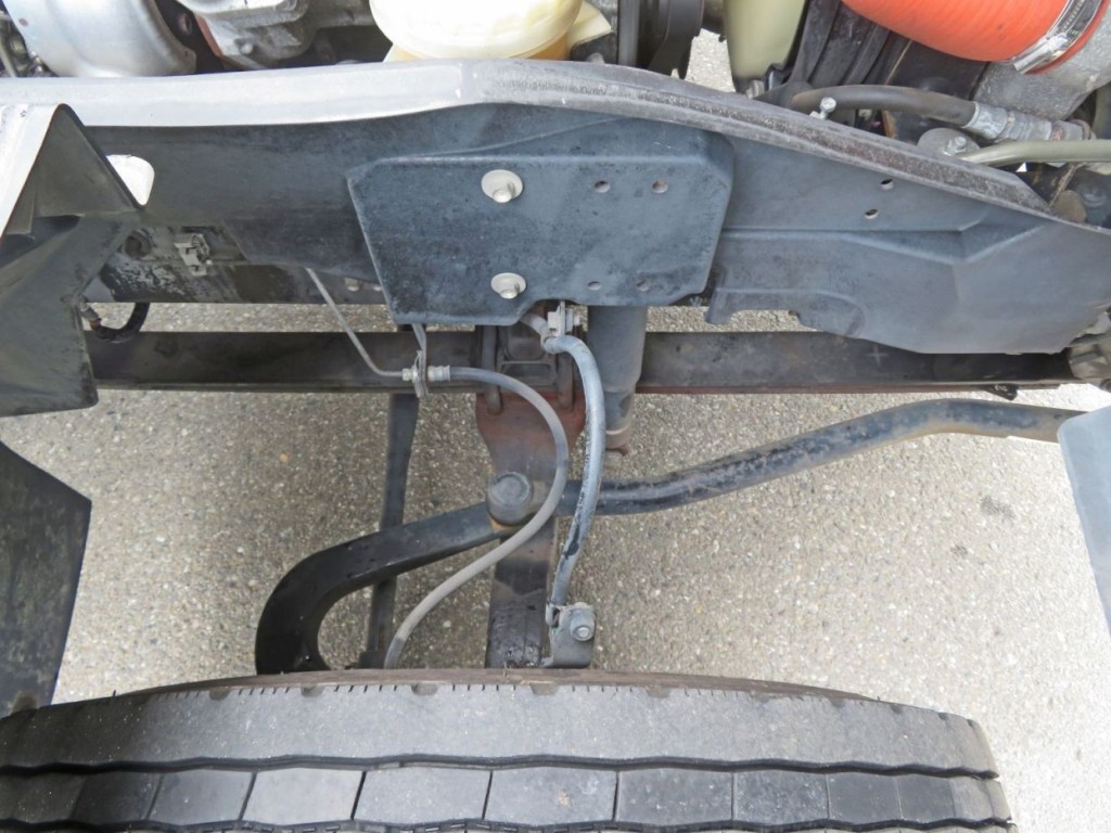 脚廻りにサビがあります。|いすゞ フォワード 2RG-FRR90S2(2WD)の写真37