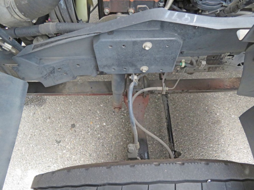 脚廻りにサビがあります。|いすゞ フォワード 2RG-FRR90S2(2WD)の写真39