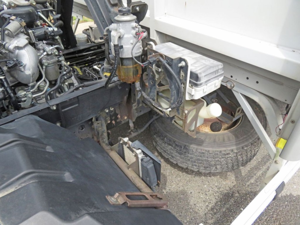下廻りに軽いサビがあります。|いすゞ フォワード 2RG-FRR90S2(2WD)の写真41