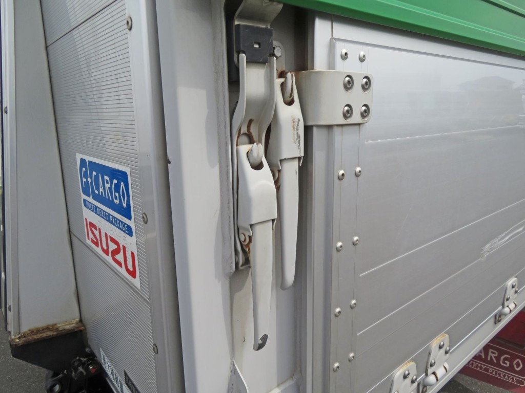 あおりロック・ウイングロックにキズ・少しサビがあります。|いすゞ フォワード 2RG-FRR90S2(2WD)の写真44
