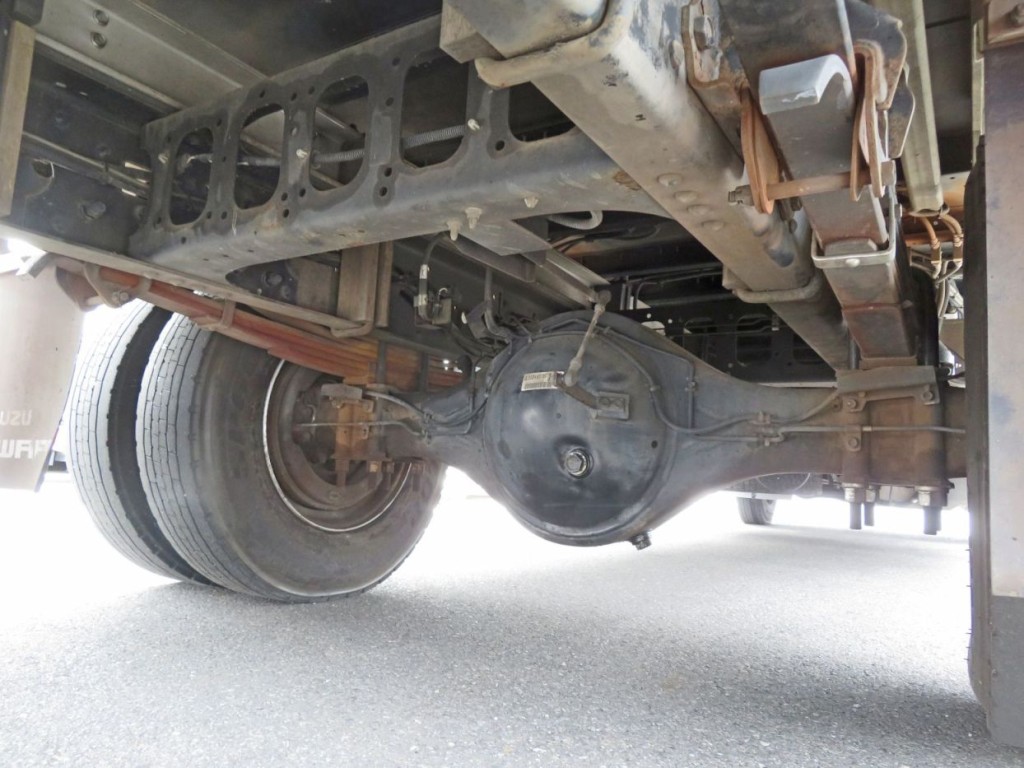 下廻りにサビがあります。|いすゞ フォワード 2RG-FRR90S2(2WD)の写真50