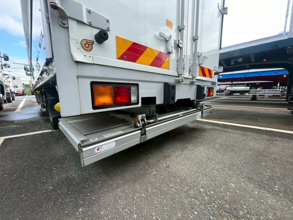 三菱 ファイター 2KG-FK65F(2WD)の写真7