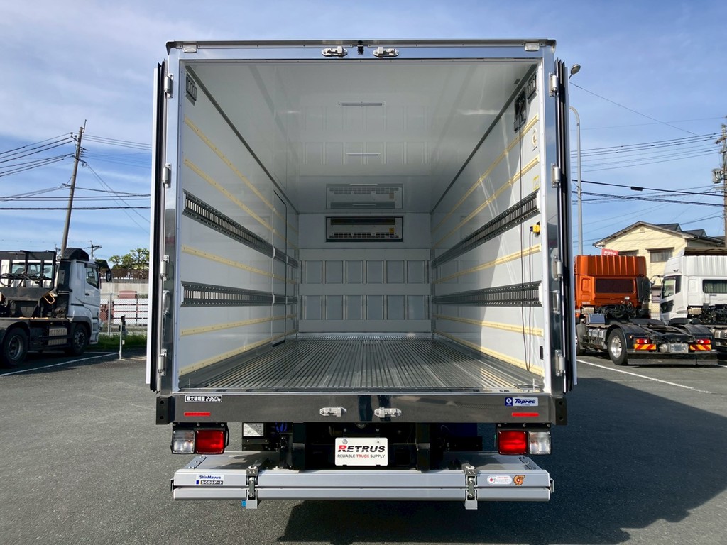 いすゞ フォワード 2PG-FRR90T4(2WD)の写真9