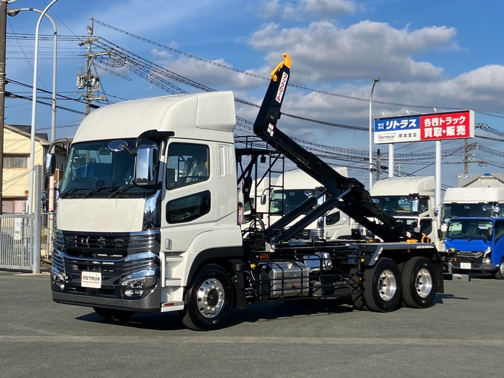 フロント周り、メッキパーツで飾っています。|三菱 2PG-FV80VYの写真1