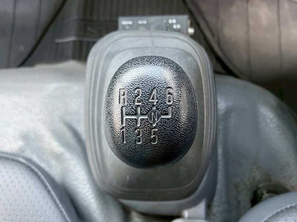 10|いすゞ エルフ TPG-NKR85N(2WD)の写真10